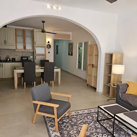 Bright & Spacious Apartament Għajnsielem