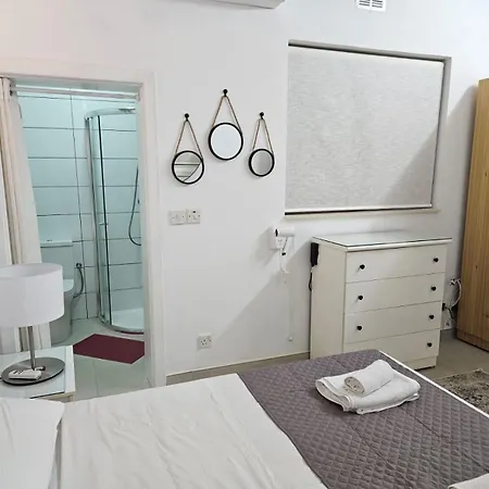 Town Centre Bright & Spacious Apt * Ghajnsielem