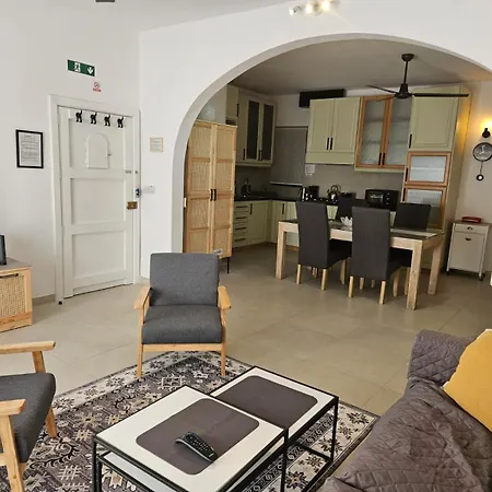 Apartment Town Centre Bright & Spacious Apt
