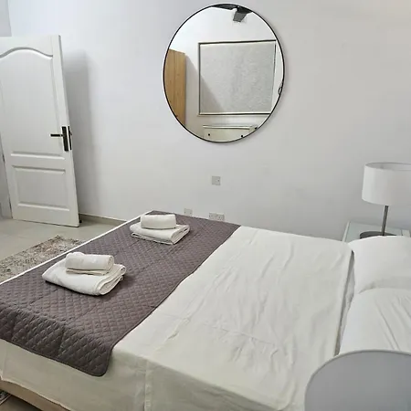 Town Centre Bright & Spacious Apt Ghajnsielem