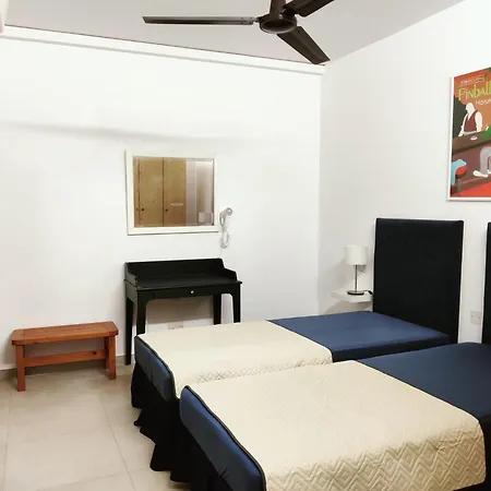 Town Centre Bright & Spacious Apt *