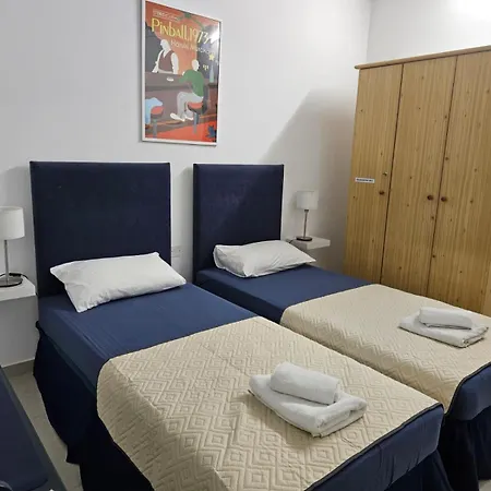 Town Centre Bright & Spacious Apt *