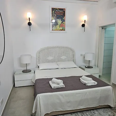 Town Centre Bright & Spacious Apt Apartment