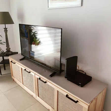 Bright & Spacious דירה