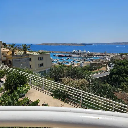 Apartamento Town Centre Bright & Spacious Għajnsielem